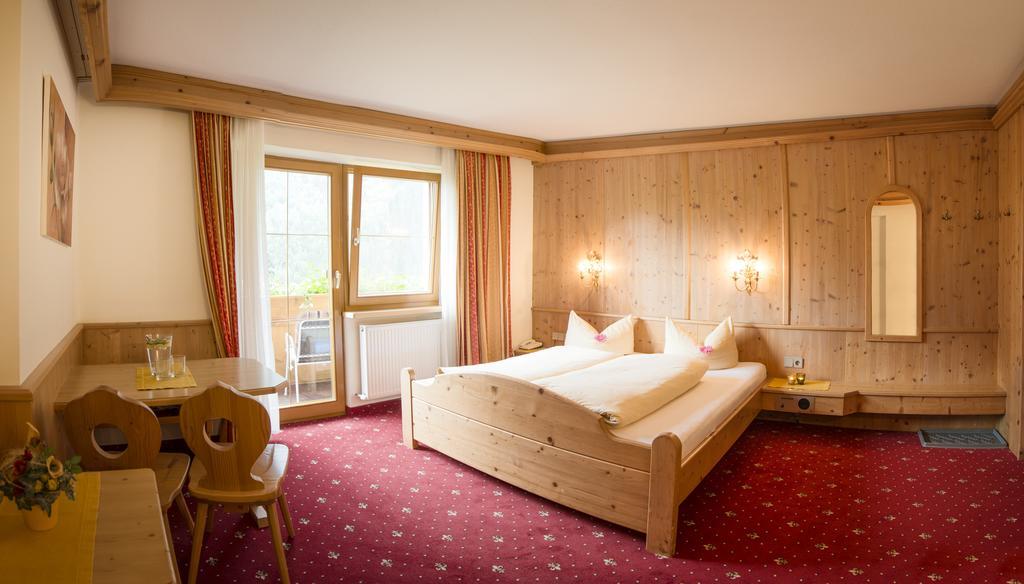 Alpenpension Pfurtscheller Neustift im Stubaital Room photo